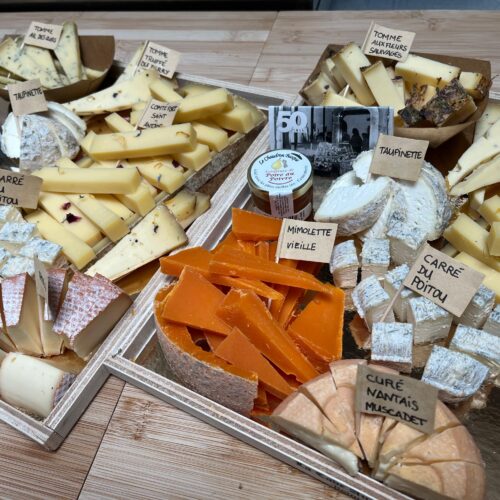 Plateau découpé de fromages affinés