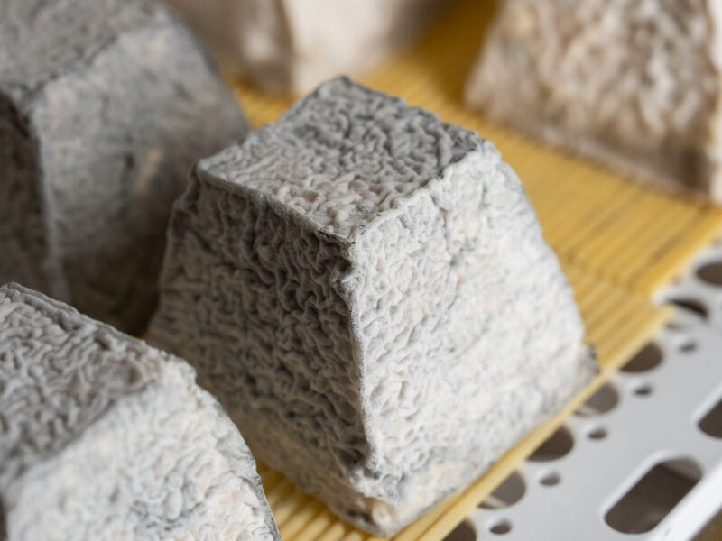 Pyramide de chèvre cendrée